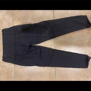 Oiselle Aero Capri Black size 6 in Excellent Condition